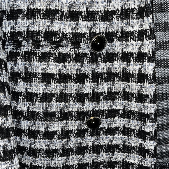 Chic Black and White Houndstooth Blazer PTP 16”, L 26”, AL 22” - Picture 4 of 6